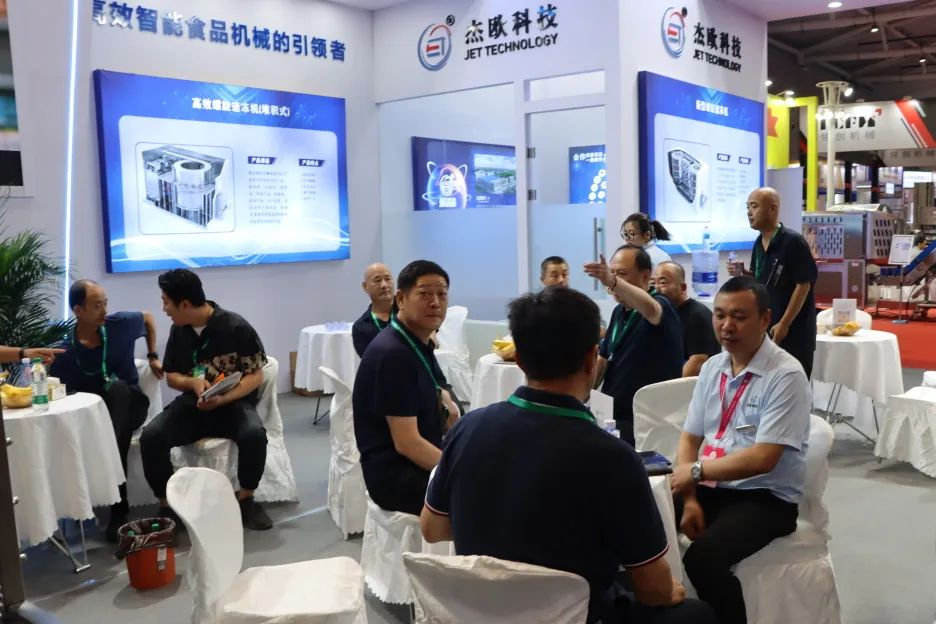 Exhibition Report 13 Exhibition Report 13